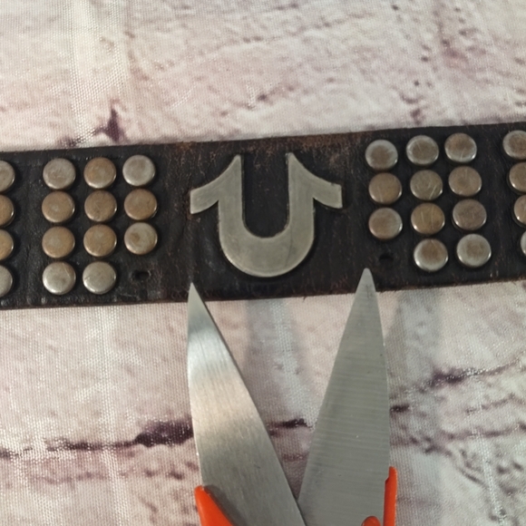 True Religion Horse Shoe Studded Biker Logo Rare Buckle Belt 48" - Picture 12 of 15